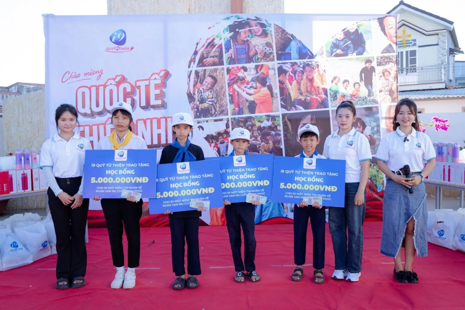 Người dùng đang thực hiện giao dịch nạp tiền vào tài khoản 999 bet.