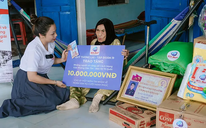 Biểu tượng hỗ trợ khách hàng 24/7, thể hiện dịch vụ chăm sóc khách hàng chuyên nghiệp của 999 Bet.